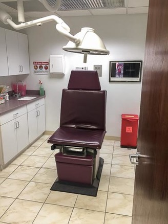 Picture of a patient exam room